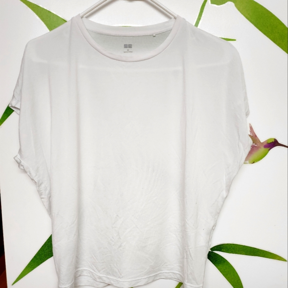 Uniqlo white tee size xs